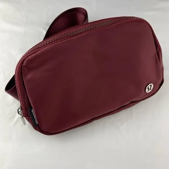 Lululemon Everywhere Belt Bag 1L - Picture 2 of 2